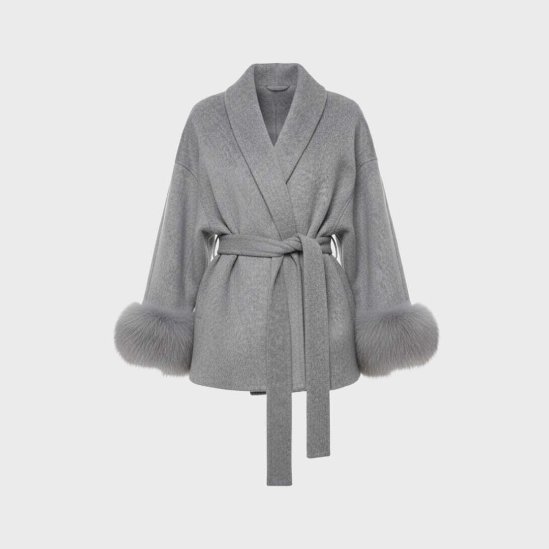 MANTEL MIT FELLBESATZ